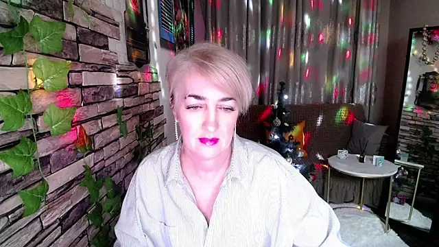 Hot Girl87 online show from December 2024 02:34:02 PM