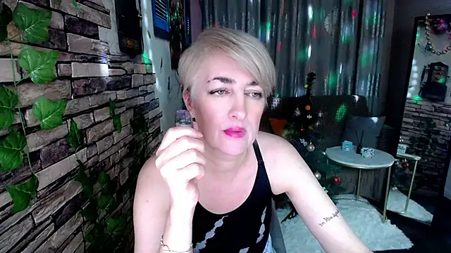 Hot Girl87 online show from December 2024 05:44:01 PM