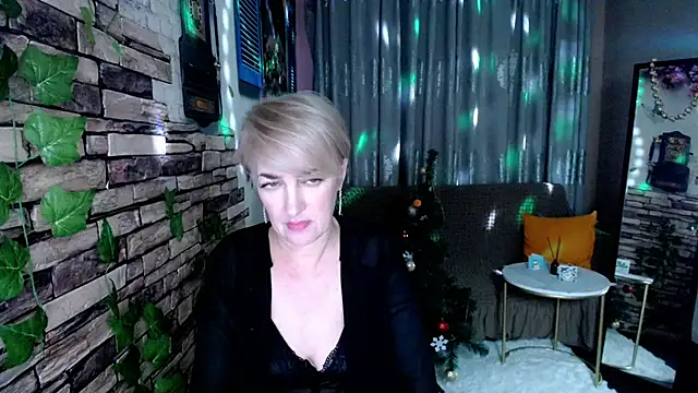 Hot Girl87 online show from December 2024 08:48:01 PM