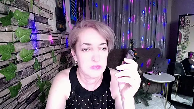 Hot Girl87 online show from January 2025 07:40:01 PM