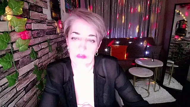 Hot Girl87 online show from January 2025 04:43:01 PM