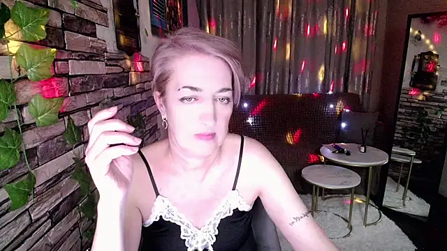 Hot Girl87 online show from January 2025 07:55:01 PM