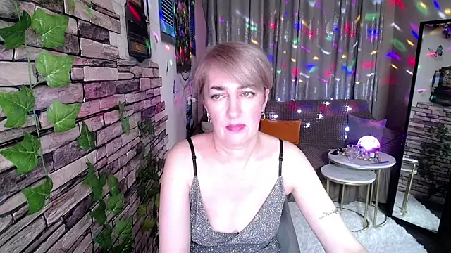 Hot Girl87 online show from January 2025 06:52:01 PM