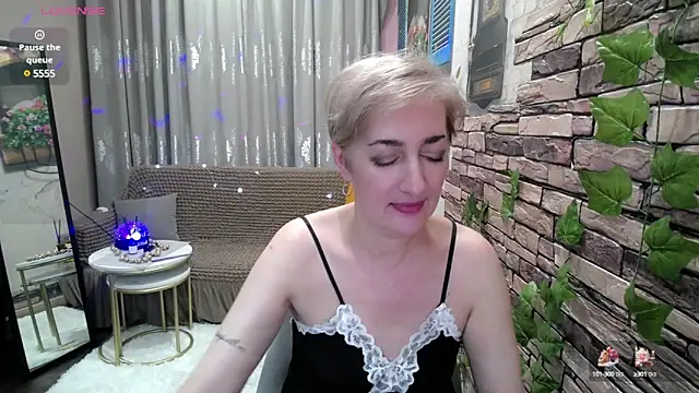 Hot Girl87 online show from February 2025 09:41:02 PM