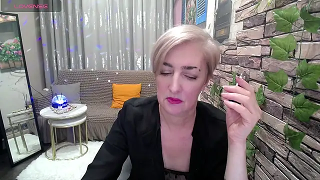 Hot Girl87 online show from February 2025 02:26:02 PM