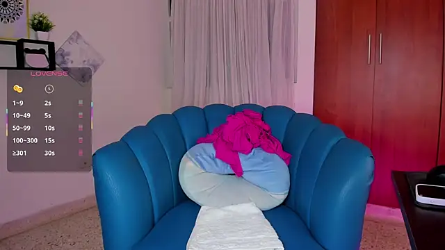 Julie Markk online show from November 2025 07:27:01 PM