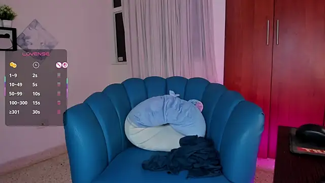 Julie Markk online show from January 2026 08:25:02 PM