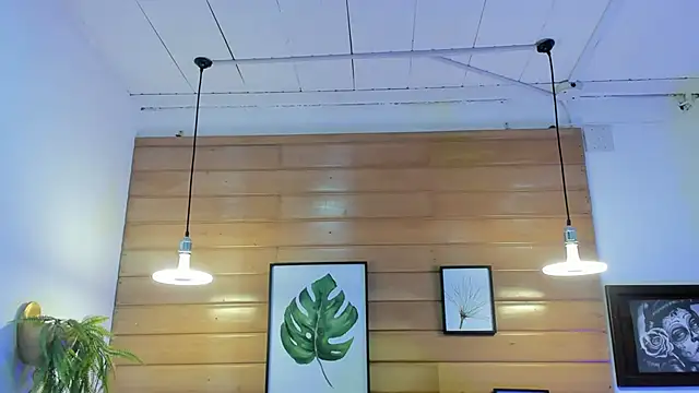 Snapshot of Valeria_roussi chatting on December 2024 01:59:02 PM Valeria roussi online show from December 2024 01:59:02 PM