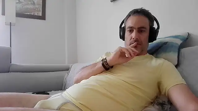 Snapshot of basquehotboy chatting on April 2026 10:33:01 AM basquehotboy online show from April 2026 10:33:01 AM