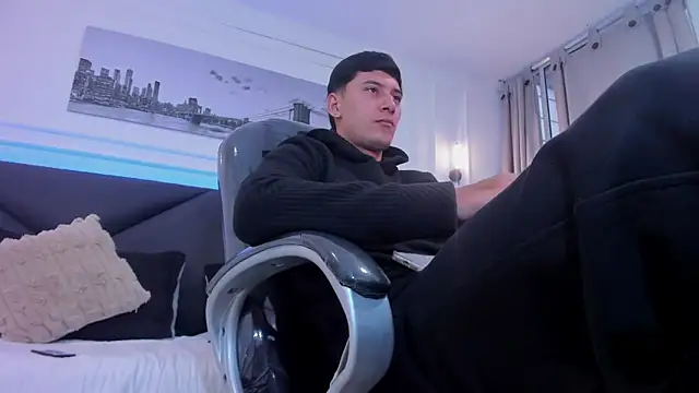 Damian23   online show from December 2025 12:43:01 PM