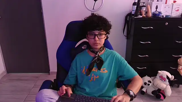 thomascooper7 online show from February 2026 06:33:02 PM