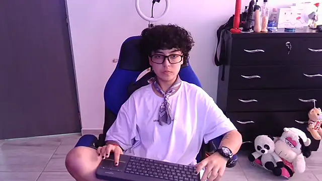 thomascooper7 online show from March 2026 07:10:02 PM