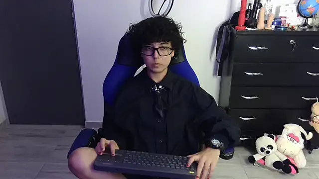 thomascooper7 online show from April 2026 10:33:02 PM