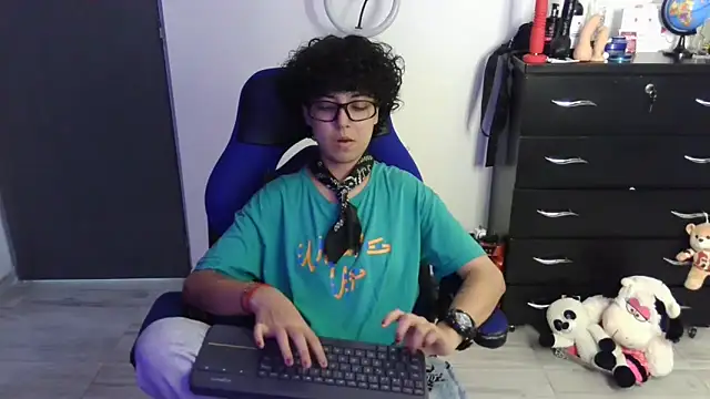 thomascooper7 online show from April 2026 06:41:01 PM