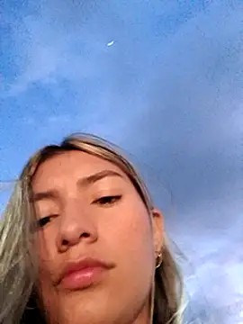 Snapshot of GIRL_DONCELLA chatting on December 2024 10:57:02 PM GIRL DONCELLA online show from December 2024 10:57:02 PM