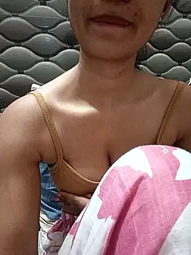 Snapshot of Rajni-Mehra chatting on December 2025 04:32:01 AM Rajni-Mehra online show from December 2025 04:32:01 AM