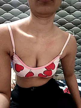 Snapshot of Rajni-Mehra chatting on February 2026 05:34:02 AM Rajni-Mehra online show from February 2026 05:34:02 AM