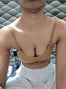 Snapshot of Rajni-Mehra chatting on February 2026 05:51:01 AM Rajni-Mehra online show from February 2026 05:51:01 AM