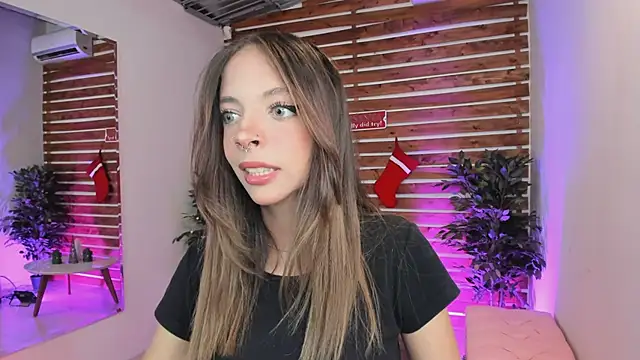 Snapshot of Sapphire_Venuss chatting on December 2024 10:00:02 PM Sapphire Venuss online show from December 2024 10:00:02 PM