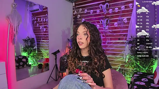 Snapshot of Sapphire_Venuss chatting on October 2025 01:42:02 AM Sapphire Venuss online show from October 2025 01:42:02 AM