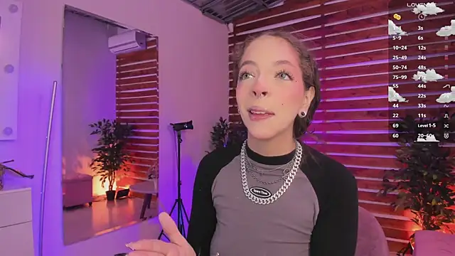 Snapshot of Sapphire_Venuss chatting on November 2025 02:09:01 AM Sapphire Venuss online show from November 2025 02:09:01 AM