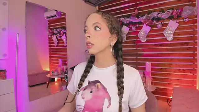 Snapshot of Sapphire_Venuss chatting on December 2025 11:54:01 PM Sapphire Venuss online show from December 2025 11:54:01 PM