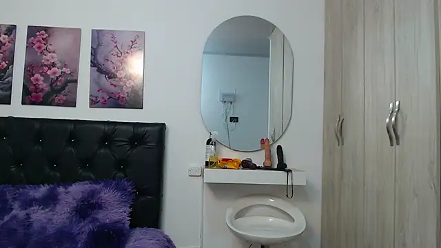 lily f00x online show from November 2025 04:50:01 PM