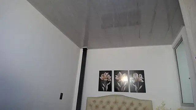 lily f00x online show from April 2026 12:32:02 PM