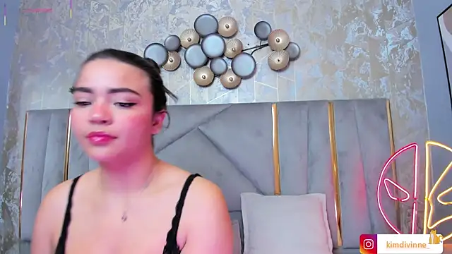 KimDevinne online show from September 2025 03:00:02 AM