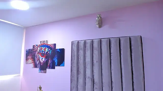 Luci And Sofi online show from November 2025 03:45:01 PM