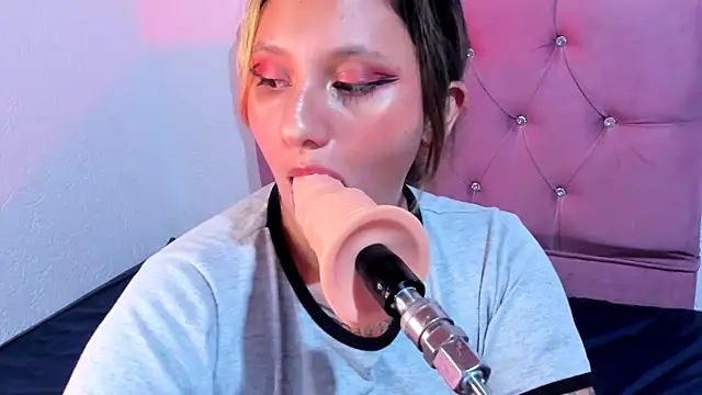 Mila nixon02 online show from March 2025 03:44:01 AM