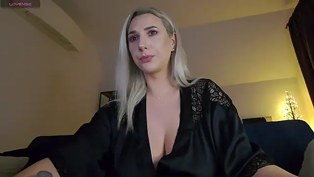 KhloeK online show from December 2025 04:58:01 PM