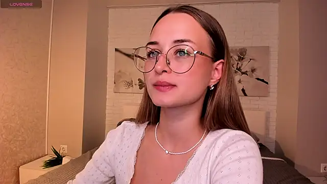 Tiffanyhunt online show from September 2025 01:36:01 PM