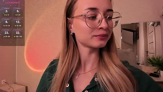 Tiffanyhunt online show from October 2025 01:39:02 PM