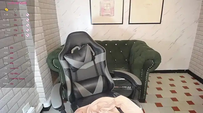 Snapshot of _Charlotte_v chatting on February 2025 05:04:02 PM Charlotte v online show from February 2025 05:04:02 PM