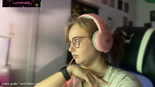 Snapshot of JacyWinslat chatting on October 2025 06:07:02 PM JacyWinslat online show from October 2025 06:07:02 PM