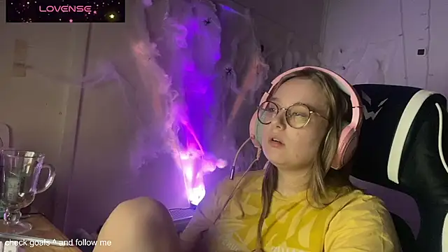 Snapshot of JacyWinslat chatting on October 2025 08:43:01 PM JacyWinslat online show from October 2025 08:43:01 PM