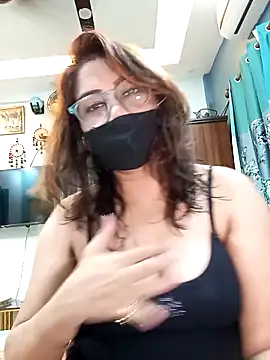 Snapshot of Cute-mona chatting on November 2025 10:38:01 AM Cute-mona online show from November 2025 10:38:01 AM