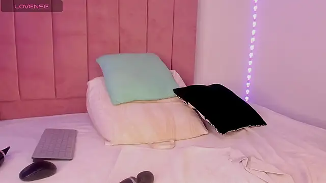 Snapshot of Marianna_Sanndoval chatting on March 2025 05:53:02 PM Marianna Sanndoval online show from March 2025 05:53:02 PM