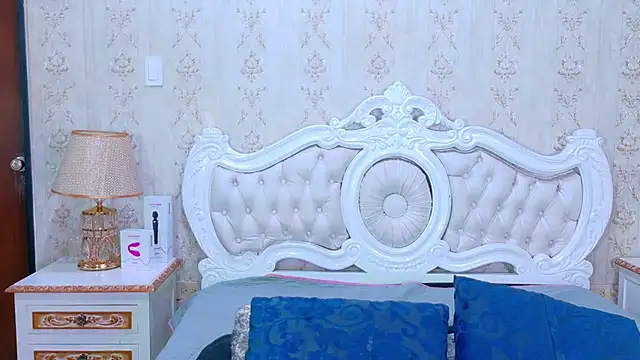 TiaraRosse online show from November 2025 12:59:03 PM