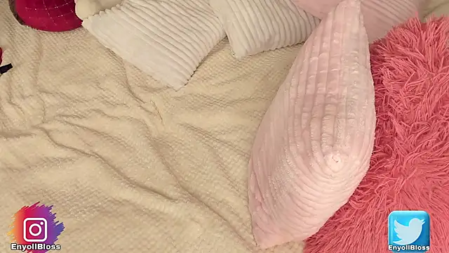 Snapshot of SweetHanson chatting on March 2025 02:41:01 AM SweetHanson online show from March 2025 02:41:01 AM