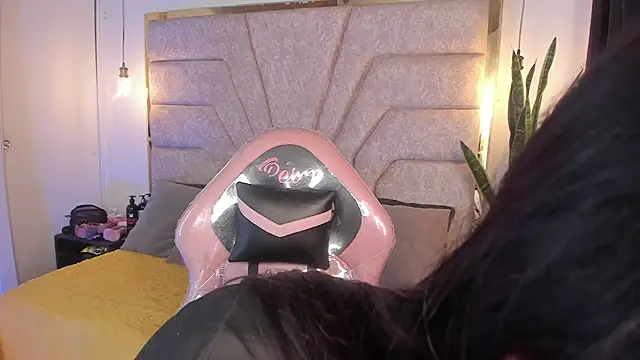 EmaJames25 online show from February 2025 07:19:02 PM