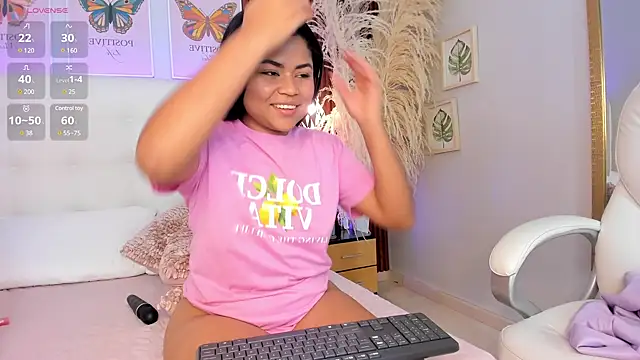 Snapshot of aashley_jones chatting on December 2024 09:11:02 AM aashley jones online show from December 2024 09:11:02 AM