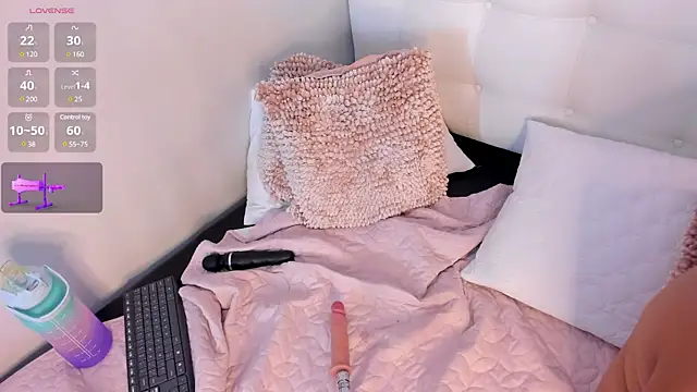 Snapshot of aashley_jones chatting on January 2025 04:16:02 AM aashley jones online show from January 2025 04:16:02 AM