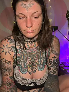 lizzardqueeen online show from March 2026 05:44:01 AM