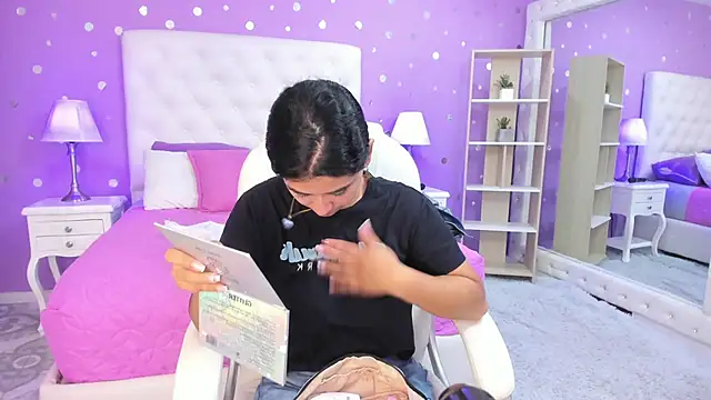 Snapshot of scarlette_15_ chatting on October 2025 03:40:01 AM scarlette 15 online show from October 2025 03:40:01 AM