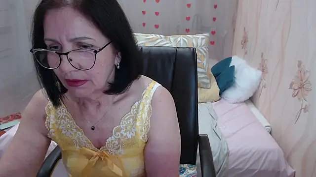 Snapshot of OlgaHottie chatting on November 2025 11:21:02 AM OlgaHottie online show from November 2025 11:21:02 AM