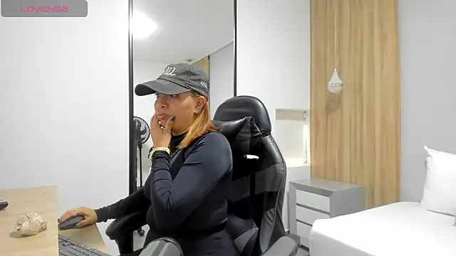 alma fenix online show from December 2025 12:32:01 PM