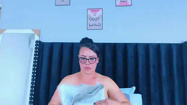 hotlatinateacher online show from February 2026 05:52:01 PM