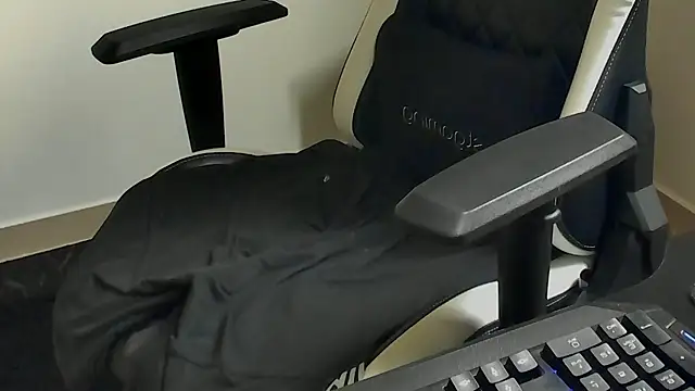 Snapshot of stebankechima chatting on November 2025 08:42:02 PM stebankechima online show from November 2025 08:42:02 PM